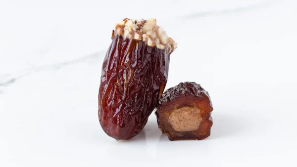 Coffret de 16 Dattes Medjool aux Pralinés – Image 4
